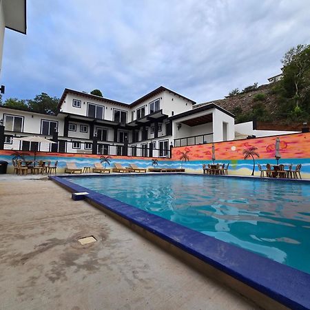 Chelle'S Suites And Restaurant Camp Bay ภายนอก รูปภาพ